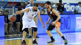 Συν Αθηνά       και χείρα      κίνει… Για το μπάσκετ